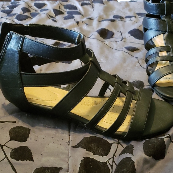 Black sandals - Picture 2 of 4